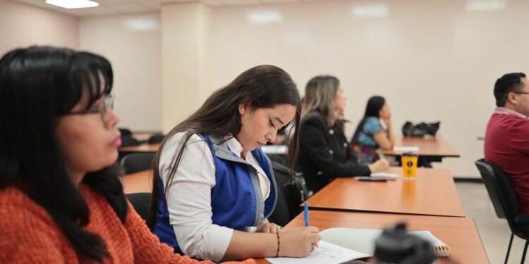 Se trabaja en fortalecer las capacidades técnicas del personal municipal para que se traduzca en mejores servicios.