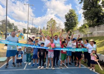 Carrera ASOEDECRI 2026 promueve inclusión y deporte en el Parque de la Paz en Cobán