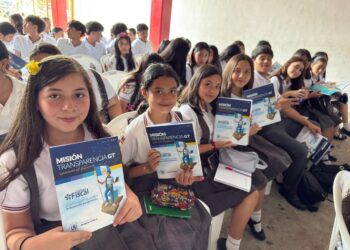 Estudiantes de Petén fortalecen conocimientos sobre cultura fiscal