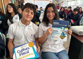 Jóvenes se informan sobre la gestión de los recursos públicos