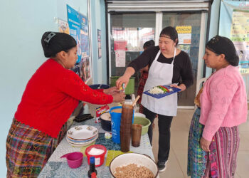 Talleres de higiene y alimentación fortalecen salud materno-infantil en Quetzaltenango
