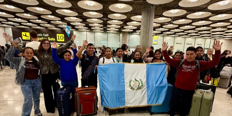 Embajada de Guatemala en España acompaña llegada de nuevos trabajadores temporales a Huelva