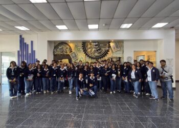 Estudiantes viven una jornada de aprendizaje en el Minfin