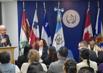 Canciller Martínez Alvarado se reúne con comunidad guatemalteca en Montreal, Canadá