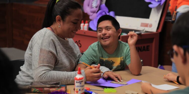 MUNAE realiza taller de elaboración de cucuruchos