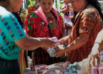 En Sepur Zarco fortalecemos los saberes ancestrales y el tejido tradicional q’eqchi’