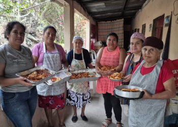 Familias aprenden a elaborar recetas nutritivas y emprendimiento