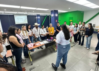 Capacitan a profesionales de Hogar Rural para fomentar emprendimientos