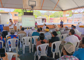 Capacitan y equipan a ganaderos de Escuintla para combatir el Gusano Barrenador
