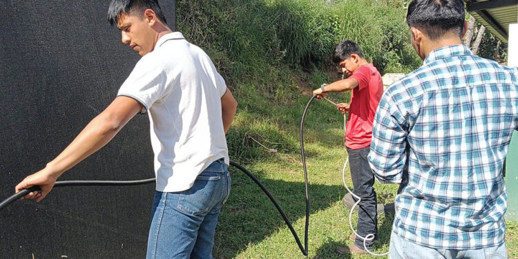 Estudiantes de la EFA Cobán desarrollan sistema de riego automatizado para orquídeas