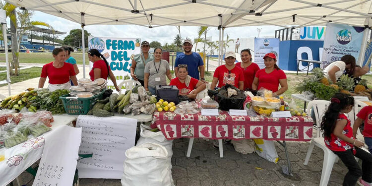 Feria del Agricultor favorece economía familiar de productores de Izabal