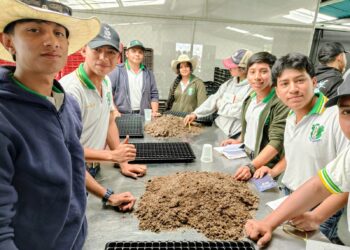 Impulsan la formación técnica y científica de estudiantes de la ENCA mediante giras tecnológicas