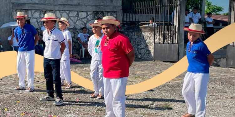 Familias y visitantes celebran el Día Internacional de los Museos en Petén