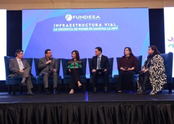 El panel fue organizado por la Fundación para el Desarrollo de Guatemala (Fundesa).