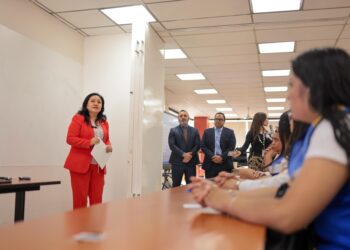 Patricia Joachín, viceministra de Ingresos y Evaluación Fiscal lideró la inauguración de la capacitación.