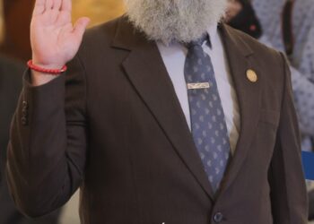 El ministro Luis Méndez Salinas fue juramentado por el presidente de la República, Bernardo Arévalo