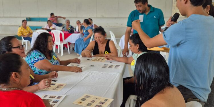 Museo Regional Mundo Maya celebró a madres y docentes con la actividad “Lotería Maya”  En el marco del Día de la Madre, el Museo Regional Mundo Maya realizó la actividad “Lotería Maya” dirigida a madres de familia y docentes de la comunidad.  Como parte de las actividades programadas durante el Mes de los Museos, se realizó la actividad “Lotería Maya”, dirigida a madres de familia y profesoras de la Escuela Oficial Rural Mixta “Cesáreo Cetina”, ubicada en San Miguel, Flores, Petén.  La jornada se llevó a cabo el 08 de mayo, en horario de 9:00 a 10:00 horas, en el Museo Regional Mundo Maya, y estuvo a cargo de sus colaboradores, quienes promovieron un espacio de convivencia, aprendizaje y reconocimiento a las madres y docentes de la comunidad educativa local.  La dinámica consistió en una lotería temática inspirada en la cultura maya, que incluyó elementos relacionados con lugares turísticos, piezas representativas de los museos de Petén y aspectos de la gastronomía regional, permitiendo a las participantes fortalecer sus conocimientos sobre el patrimonio cultural de Guatemala de una manera lúdica y participativa.  Actividad educativa  El Museo Regional Mundo Maya ha mantenido, durante casi 12 años, una estrecha relación con la comunidad educativa local, desarrollando actividades educativas, socioculturales y ambientales que fortalecen el vínculo entre el museo y la población; representó un reconocimiento al importante papel que desempeñan las madres de familia y docentes en la formación cultural y comunitaria.  La actividad se enmarca en el lema del Día Internacional de los Museos 2026, impulsado por el ICOM: “Museos uniendo un mundo dividido”, el cual resalta el papel de los museos como espacios que contribuyen a reducir desigualdades y promover sociedades más justas, inclusivas y pacíficas.