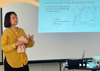 Brindan conferencia sobre estructuras postclásicas del sitio arqueológico Tayasal