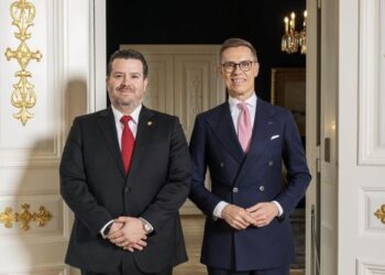 Embajador de Guatemala presenta cartas credenciales al presidente de Finlandia