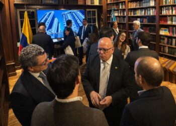 Guatemala presenta sus ventajas de inversión ante 40 empresarios colombianos