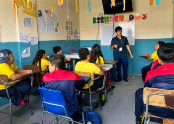 Realizan jornada de vacunación avícola en Petén