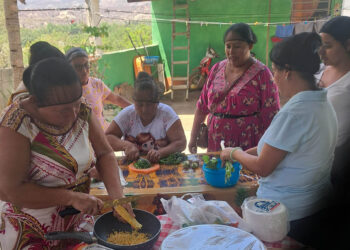 Madres de El Progreso reciben capacitación para elaborar platillos saludables