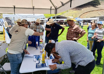 Productores se capacitan para prevenir y controlar el Gusano Barrenador