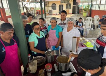 Educadoras del Hogar se tecnifican en la transformación de plátano y ajonjolí