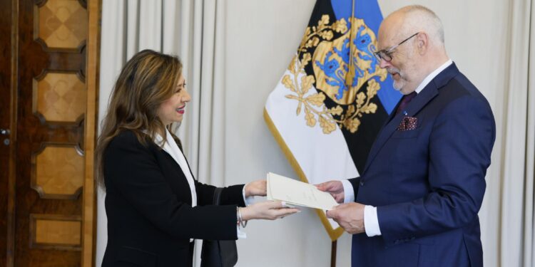 Embajadora de Guatemala presenta cartas credenciales en Estonia