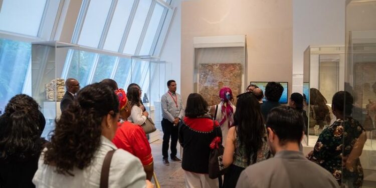 Consulado de Guatemala organiza recorrido por el Museo Metropolitano de Arte de Nueva York
