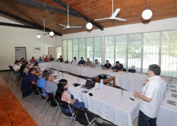 Capacitan a veterinarios en técnica para el control de la brucelosis bovina