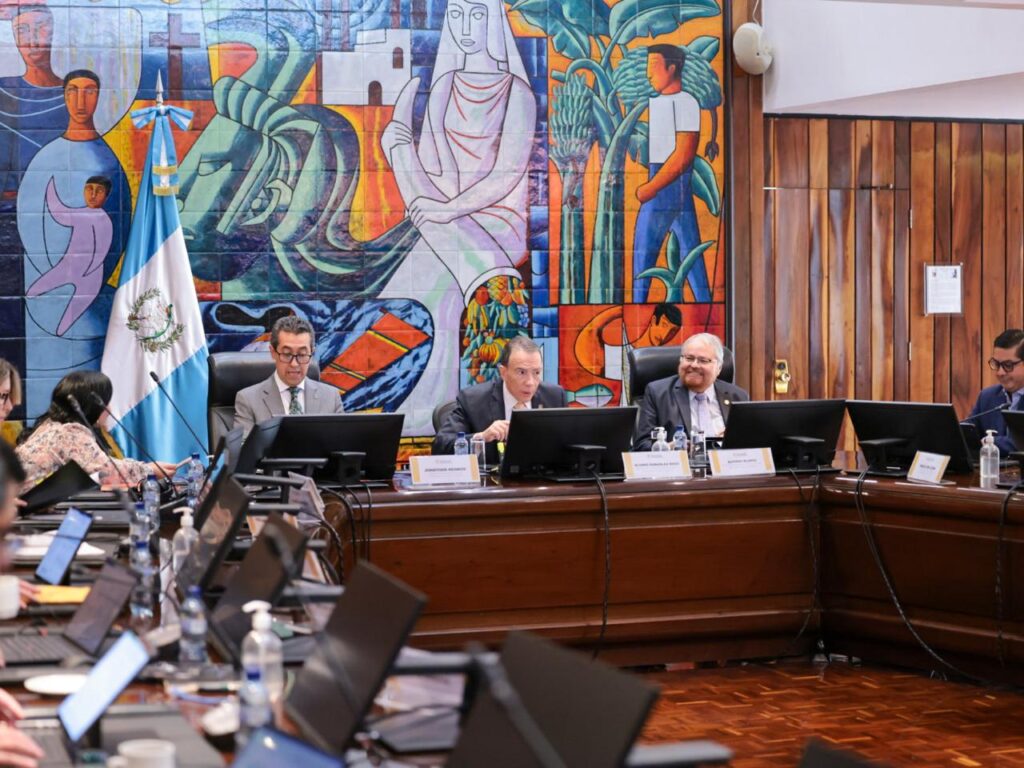 La última reunión se llevo a cabo en el Banguat.
