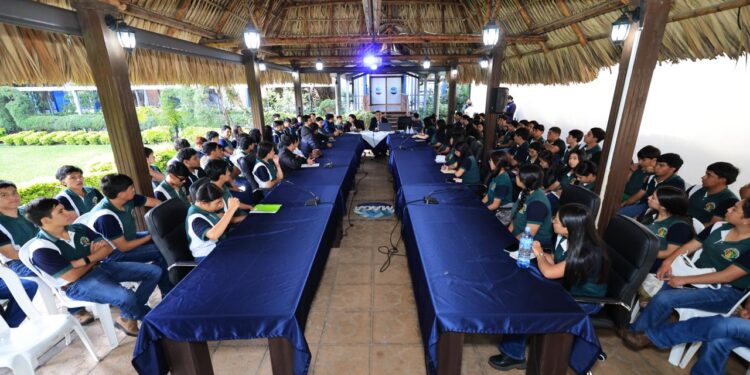 Estudiantes de San Marcos conocen herramientas para la gestión de riesgos