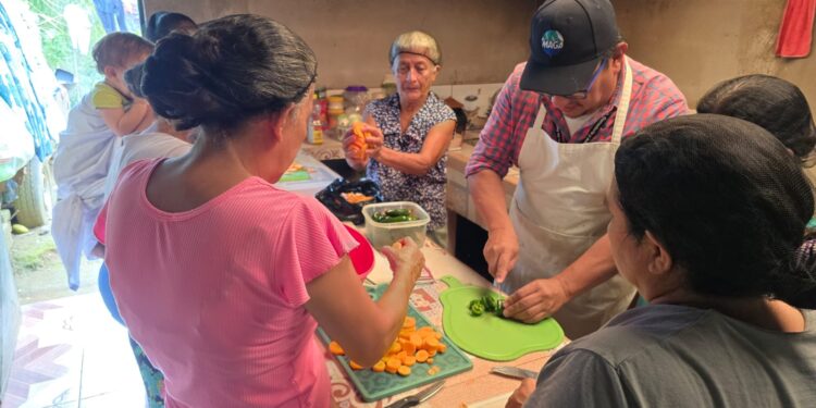 Familias de El Tumbador impulsan emprendimientos de conservas alimenticias