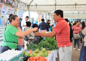 Frescura del campo llega a la capital: Feria del Agricultor en Campo de Marte