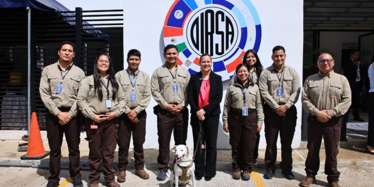 Guatemala forma por primera vez binomios caninos para detección agropecuaria