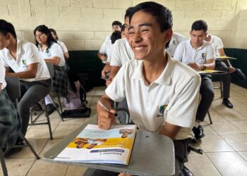 Jóvenes aprenden que le dinero público es de todos