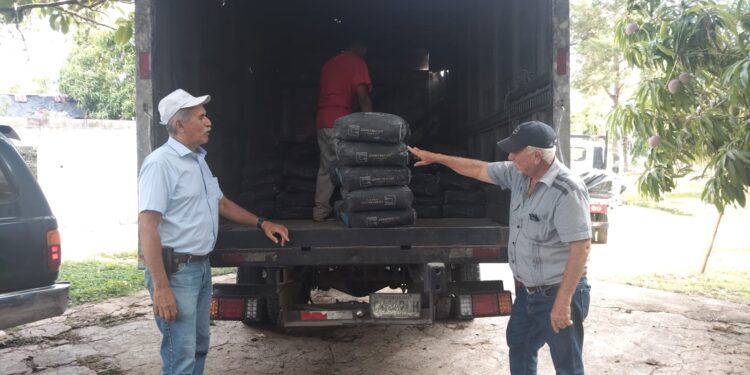 Productores de Teculután reciben materiales para reconstruir infraestructura de riego artesanal