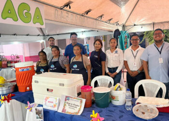 Promueven comercialización de productos artesanales en Feria del Emprendimiento