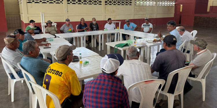 Respaldan organización comunitaria de productores y ganaderos en el oriente