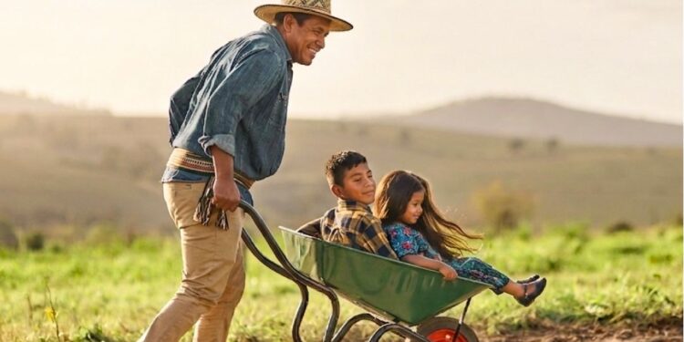 Padres que siembran esfuerzo, cosechan futuro