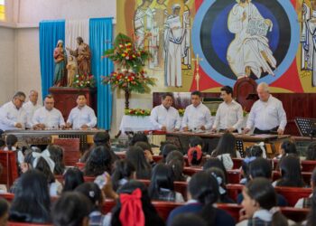 Estudiantes descubren el valor de la marimba en concierto didáctico