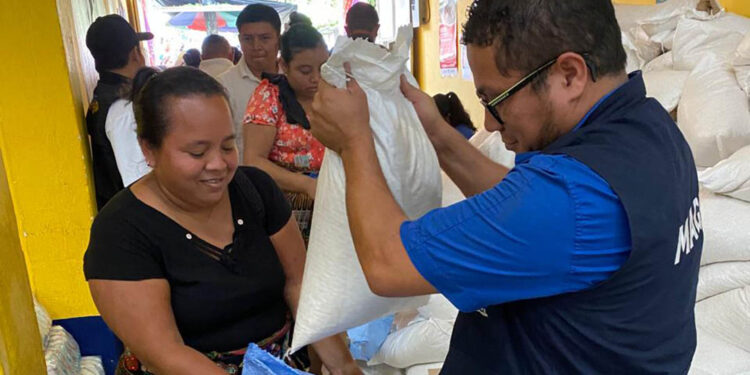 Alimentos llegan a familias vulnerables de San Miguel Panán