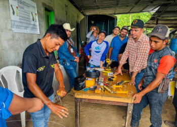 Ganaderos aprenden instalación y manejo de cercas eléctricas