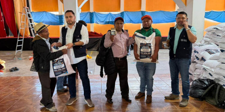 Entregan insumos para la producción de alimentos en Quiché y Alta Verapaz