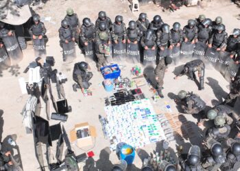 Fuerzas de seguridad fortalecen el control penitenciario con requisa en el Centro de Rehabilitación Penal de Puerto Barrios