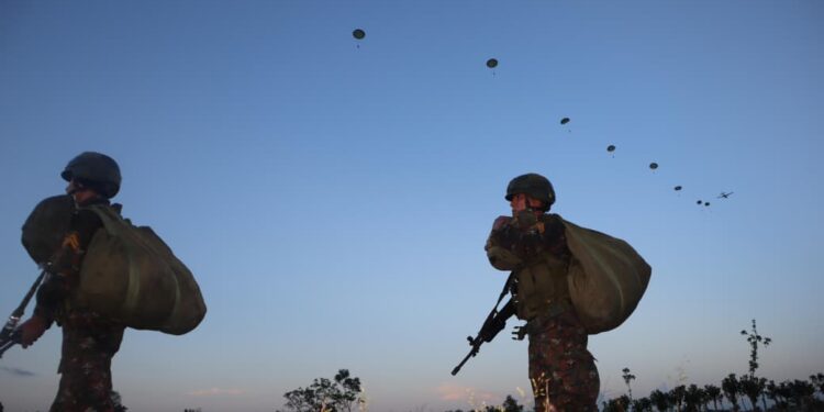 Ejército de Guatemala fortalece la interoperabilidad regional con ejercicio aerotransportado binacional