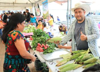 La Feria del Agricultor hace una parada en Villa Canales