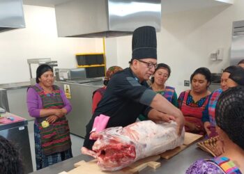 Productoras de Totonicapán aprenden a procesar carne de cordero