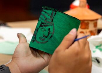 MUNAE impulsa el aprendizaje del patrimonio con taller de recreación de vasos prehispánicos